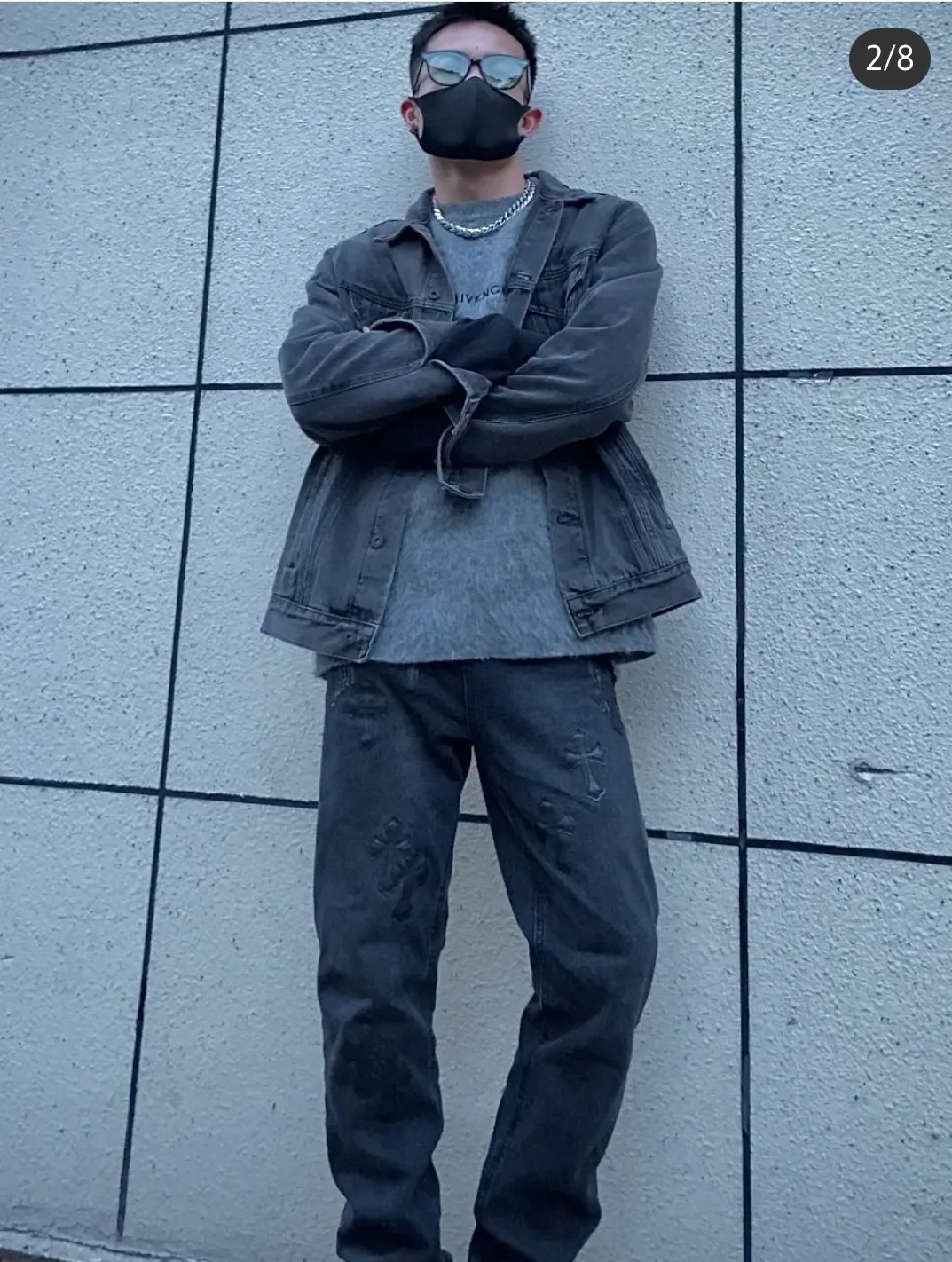 ♻️💯Upper body reference model picture❤️Top tested version Off-White Spanish order King of high street jacket Dream splash OW exclusive powerful wash Exclusive limited series denim jacket Autumn and winter debut! High-end ink printing/gradient flame printing and dyeing process. Stitching oil painting denim jacket. Classic oil painting arrows, Monet's works, once again combined with art, "Claude Monet painting on his Boat" is a masterpiece that is perfectly combined with OW's iconic arrow logo. It has a prominent sign, the splicing of denim and sweatshirts, and the layering effect, which is high-street and eye-catching. The fabric is customized according to YB, heavy-weight washed cotton washed cloth, more than 10 processes of continuous washing and stone grinding, the color and texture are very textured, a full set of accessories are customized, the highest quality original hardware, original kraft paper stripe labeling, accept all challenges of the same version! Couple style washed ripped denim jacket! Of Whi2019's first autumn new single, with dreamy splash-ink printing and dyeing techniques, and classic hole-washed design, the official price is 11,000 yuan. The painting style is a bit like an artist's oil painting, giving people a unique and retro artistic atmosphere. The upper body is full of coolness, with a strong sense of high street, very yuppie! The gradient design all over the denim jacket is very clever and just the right touch! Off-White's first show series, you can imagine its matching magic, and in the streets of autumn and winter, denim is always indispensable. It is exclusively sold, with great value for money and ready to be shipped in seconds! The most classic denim jacket style, heavy washed and distressed craftsmanship, Manet's portrait, a tribute to Impressionism! Heavy washing gives the denim the strongest texture! Quality items are a must buy!  Derived from Off-White's classic elements, the most classic OW denim version, "IMPRESSIONISM" is a specially stylized item that pays homage to Impressionism with Manet's portraits and oil paintings. The large print on the back is Manet's signature One of the table oil paintings, it has a vintage effect. The color scheme is gray and white retro oil painting, pink Slogan and footnotes. It is very eye-catching (semi-finished products imported from Conley digital directly touch, super shocking) high weight and thick cotton denim, full hardware mold opening, super heavy work! Several washing and distressing processes before and after give the black denim a super retro texture! Pair the oversized silhouette with short sleeves or a sweatshirt to make you invincible and walk with wind!  Size chart